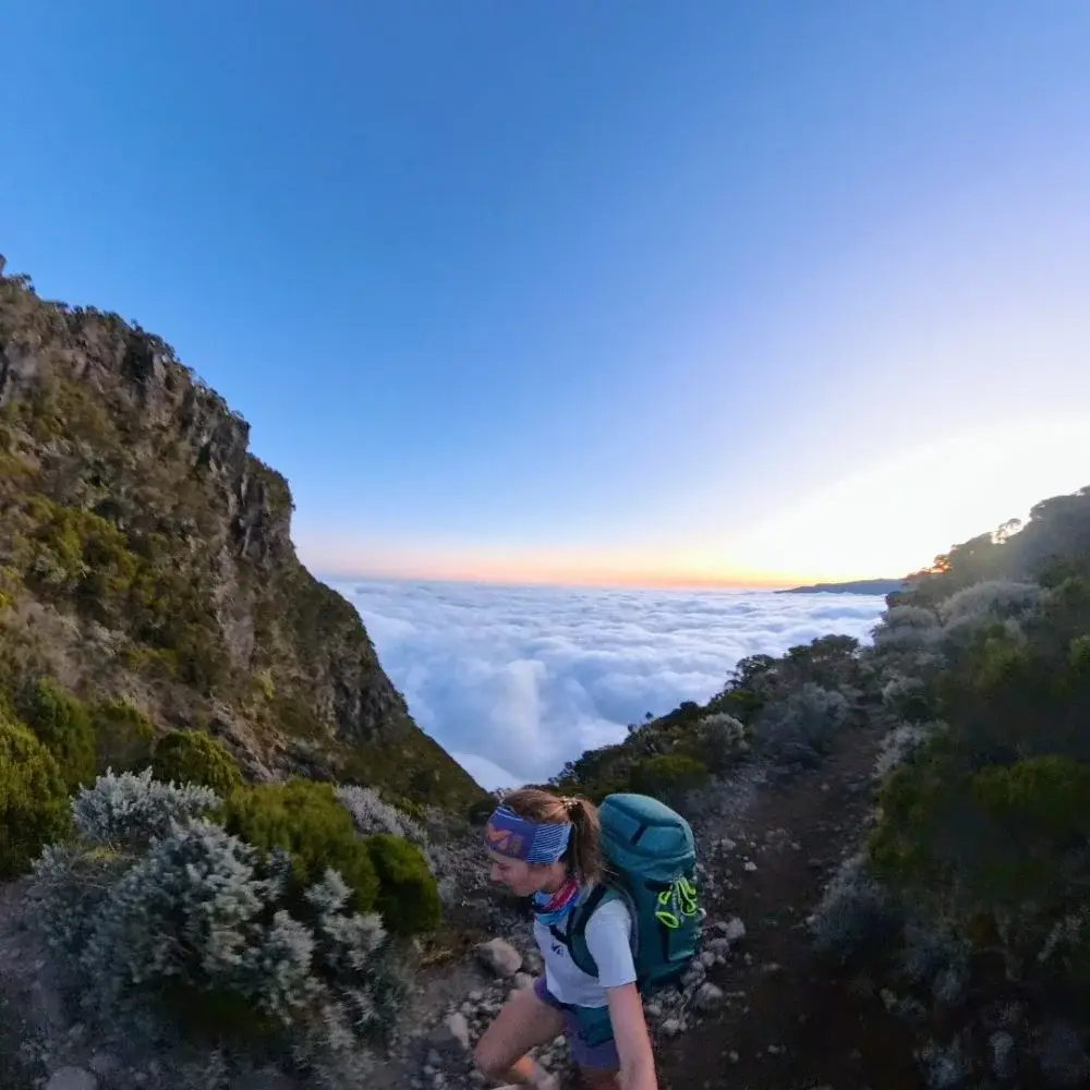 Montee Piton des Neiges Piton des Neiges mer de nuage